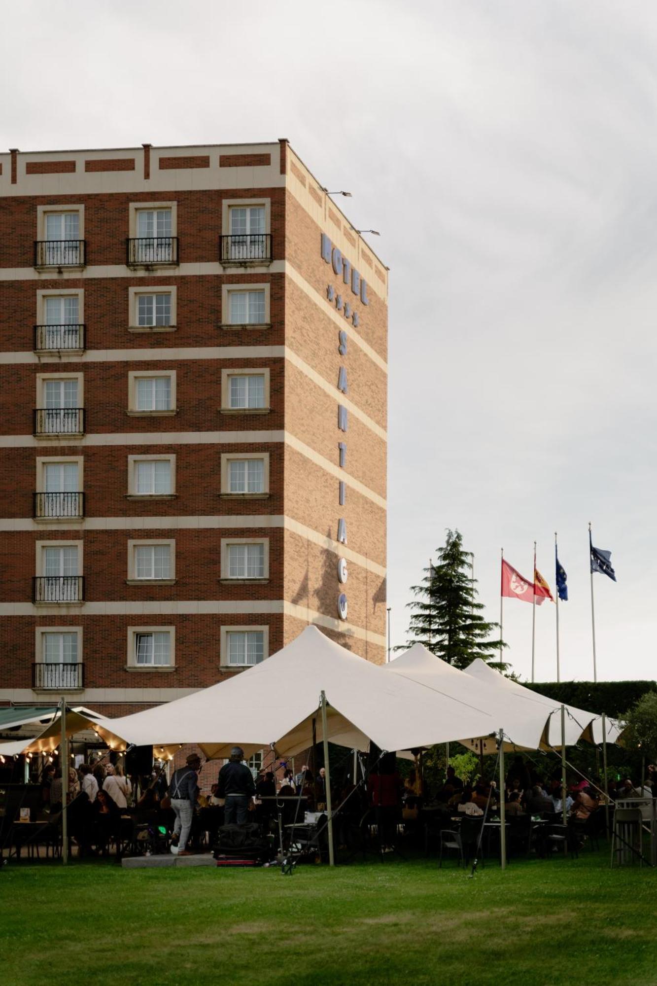 Arva Santiago Leon Hotel Buitenkant foto